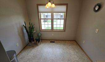 511 Clearwater Cir, Beatrice, NE 68310
