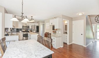 565 Walnut Ridge Trl, Aurora, OH 44202