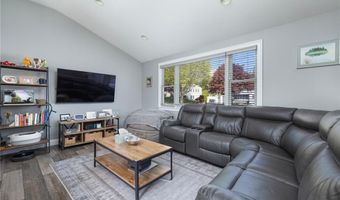 26 Leawood Dr, Cranston, RI 02920