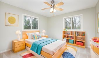 3949 Waldenwood Dr, Ann Arbor, MI 48105