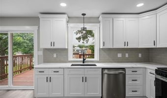 628 Hickory Knoll Ct, Ballwin, MO 63021