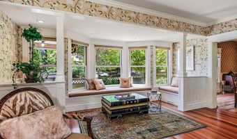586 B St, Ashland, OR 97520