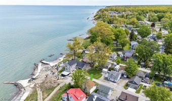 15 Lake Hurst Dr, Ashtabula, OH 44004