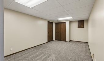 108 Hidden Meadow Rd, Apple Valley, MN 55124
