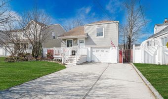 43 Coolidge Ave, Amity Harbor, NY 11701