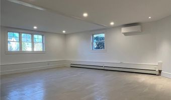 45 Trout Dr, Middletown, RI 02842
