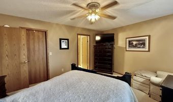 12925 Prairiewood Dr, Aberdeen, SD 57401