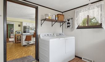22 N Metcalf Ave, Amboy, IL 61310