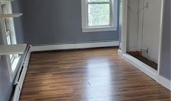 18 Glen St, East Providence, RI 02915