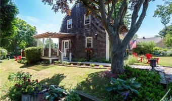 7 Boulevard E, Middletown, RI 02842