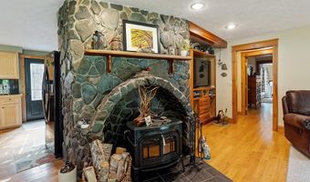 1 Castle View Ln, Belgrade, ME 04917