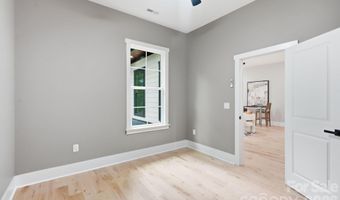 1106 Brookhurst Dr, Charlotte, NC 28205