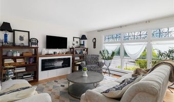 17 Lee St, Cranston, RI 02920