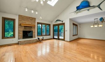 2143 N Juniper Ln, Arlington Heights, IL 60004