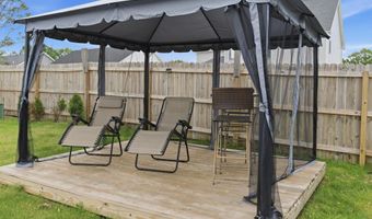 11 James Dr, Albany, NY 12211
