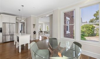 26 Narragansett Ave, Newport, RI 02840