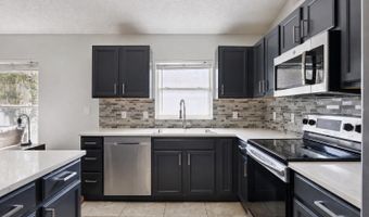 1047 ROYAL OAKS Dr, Apopka, FL 32703