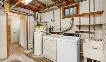 2619 Meadow Glen Rd, Ames, IA 50014