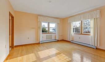 9 Snug Harbor Rd, Belgrade, ME 04917