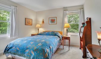 19 Oak Leaf Cir, Coventry, CT 06238