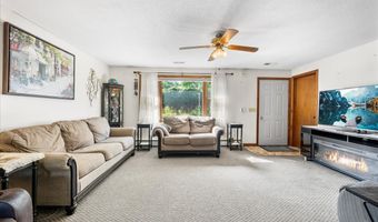 52 Singleton Rd, Chaplin, CT 06235