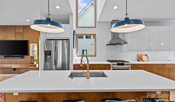 2553 Elkwood Cir, Charlotte, NC 28205