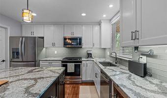 2535 Barrett Springs Dr, Ballwin, MO 63021