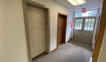 395 W Avon Rd, Avon, CT 06001
