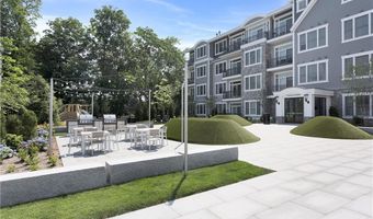 160 Park St 203, New Canaan, CT 06840