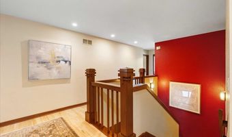 5870 Persimmon Dr, Fitchburg, WI 53711