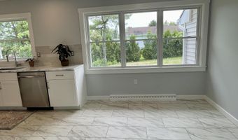 10 Crawford Dr, Bath, ME 04530