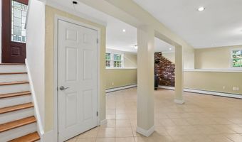 6 Sky Edge Ln, Bethel, CT 06801