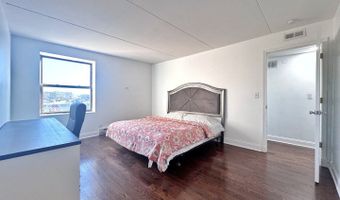 735 N Swift Rd 102, Addison, IL 60101