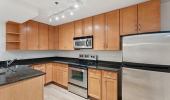 610 BASHFORD Ln 1301, Alexandria, VA 22314