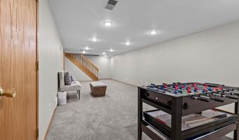1330 N BRIARCLIFF Dr, Appleton, WI 54915