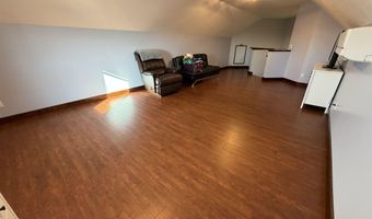 1524 Beechwood Dr, Aurora, NE 68818