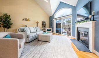 8 Hollyhock Knoll Ct 8, Bourne, MA 02532
