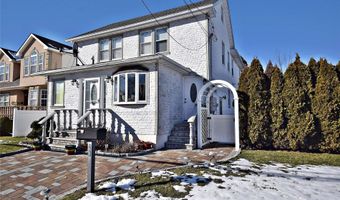 28 Mckinley Ave, Albertson, NY 11507