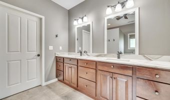 905 Emerald Pines Dr, Arnolds Park, IA 51331