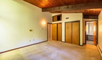 15 Angela St, Athens, OH 45701