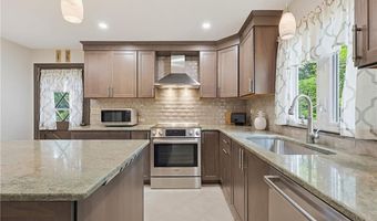 3 King St, Bristol, RI 02809