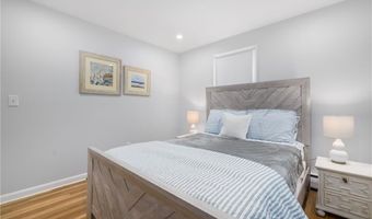 384 Valley Rd, Middletown, RI 02842