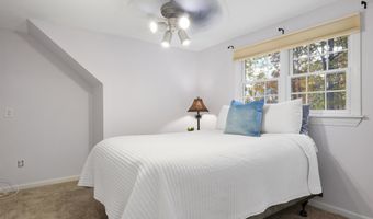 10 Barrington Dr, Bedford, NH 03110