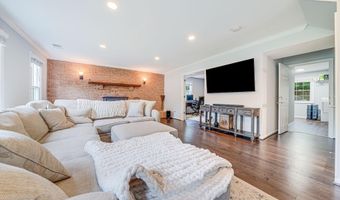 4005 KLOMAN St, Annandale, VA 22003