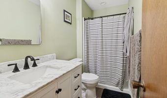 1304 7th St NW, Altoona, IA 50009