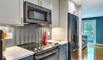 28 Marigold Cir, North Providence, RI 02904