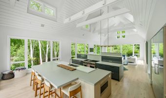 7 Ashwood Ct, Amagansett, NY 11930