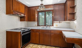 1 Rocky Crest Rd, Cumberland, RI 02864