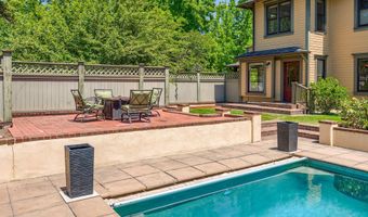 586 B St, Ashland, OR 97520