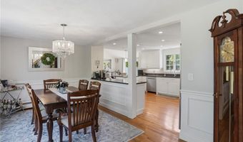 34 Brooks Farm Dr, Bristol, RI 02809